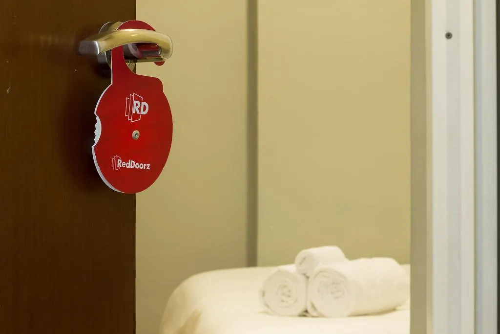 *** Guest house Reddoorz Near Seminyak Beach Indonesia