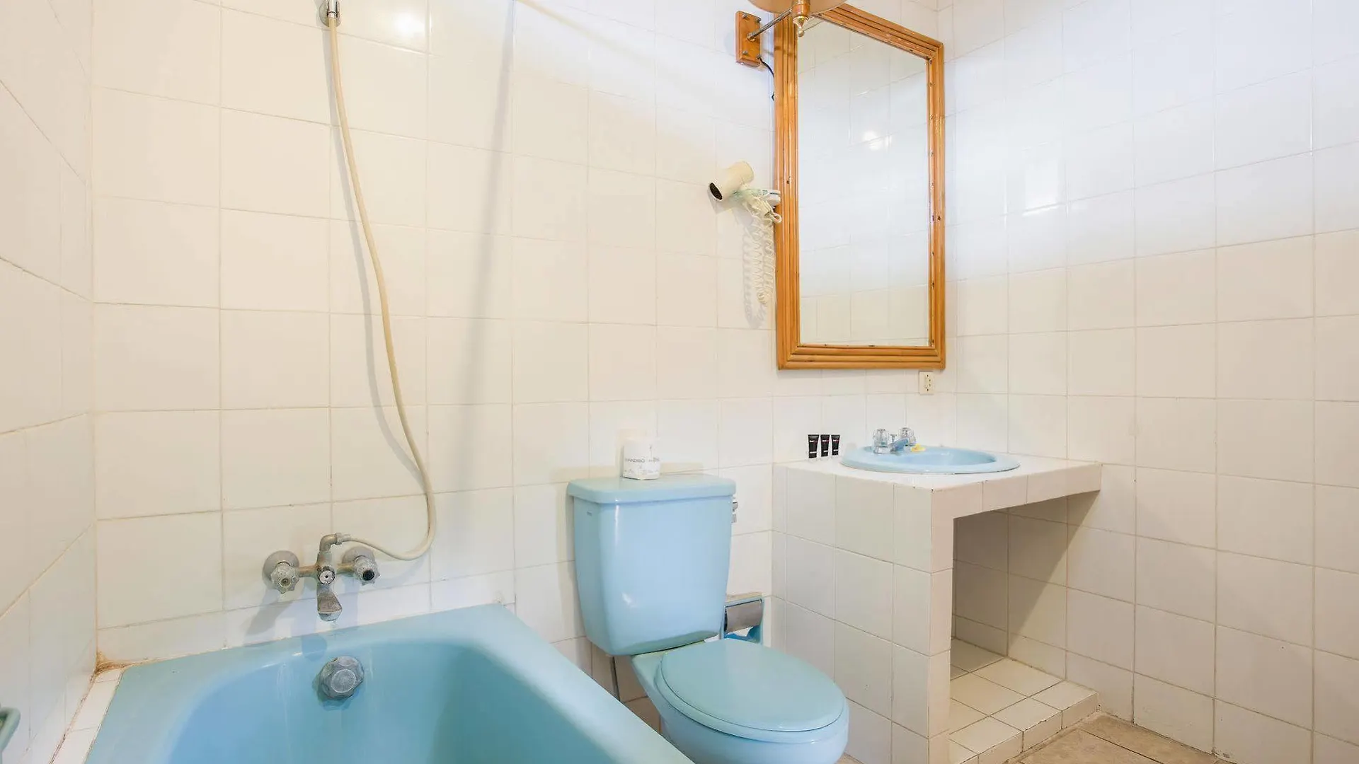 *** Guest house Reddoorz Near Seminyak Beach Indonesia