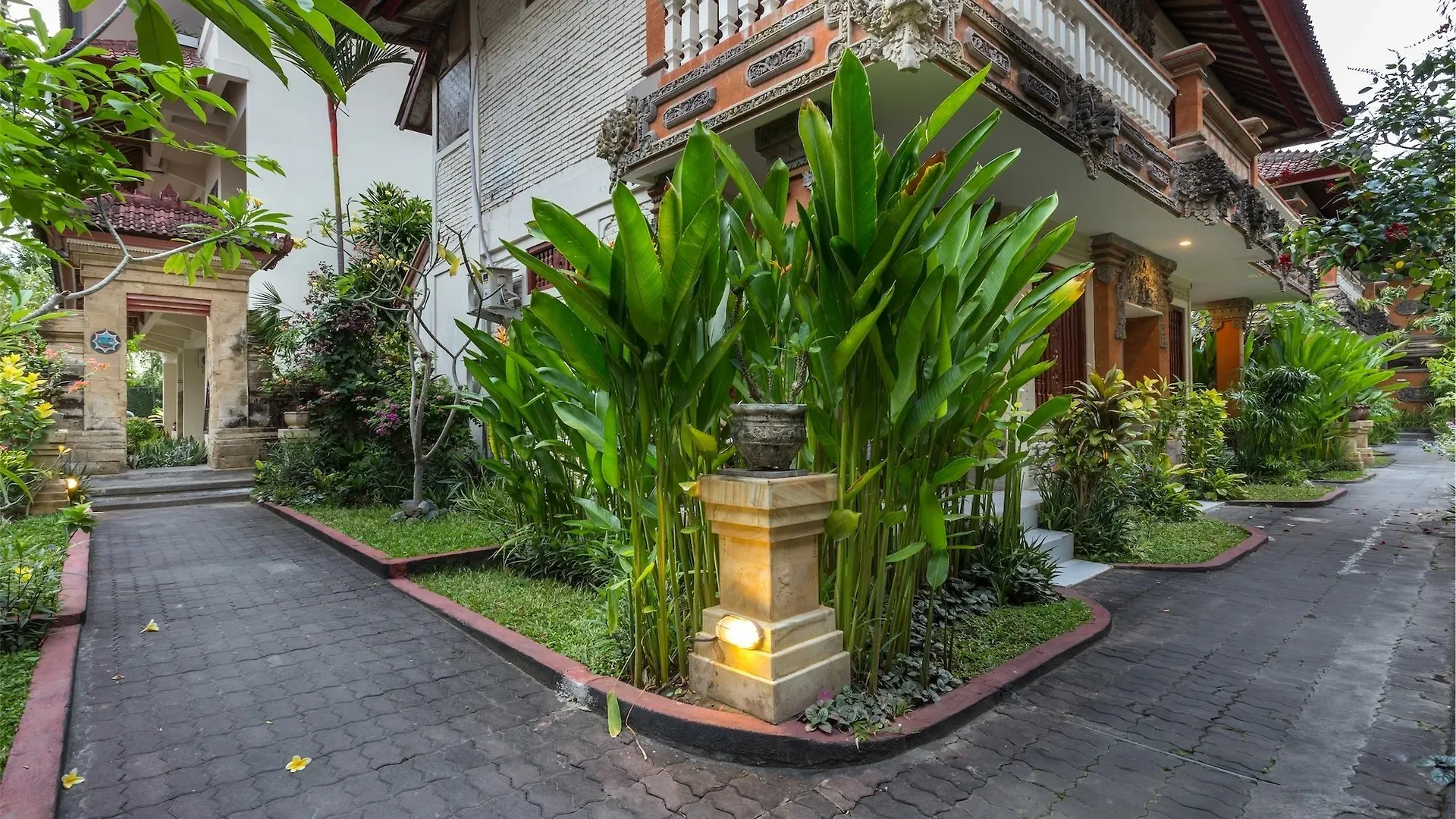Reddoorz Near Seminyak Beach Indonesia