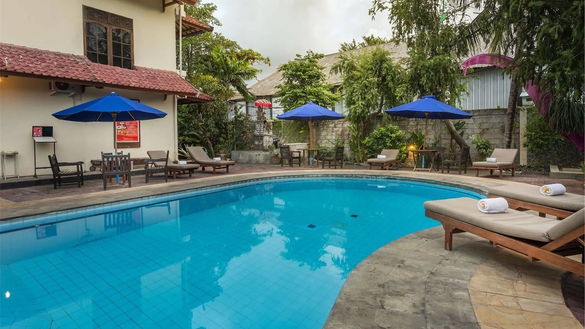 Gasthuis Reddoorz Near Seminyak Beach